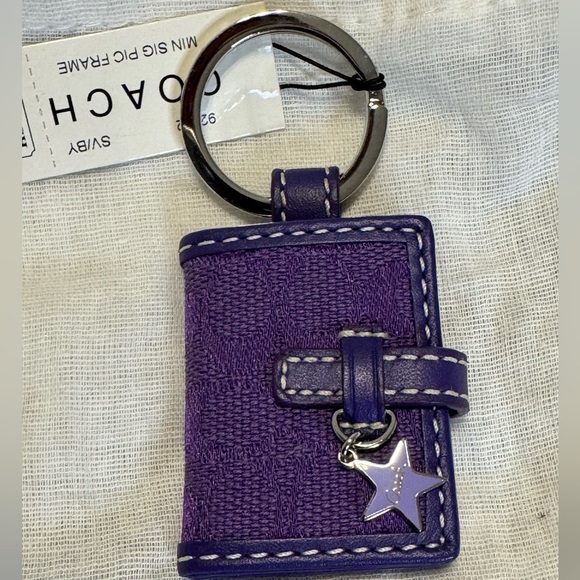 小物 Coach Signature Picture Frame Purple m_693300a38500129424249dab.jpg